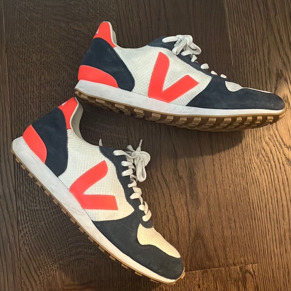 VEJA mens sneakers